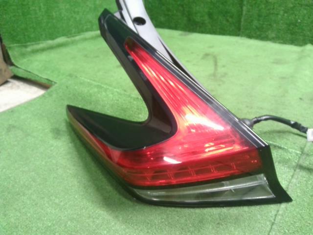 リーフ ZAA-ZE1 左テールランプ 左テールライト　LED　イチコD212　26555-5SK0B 自社品番250002