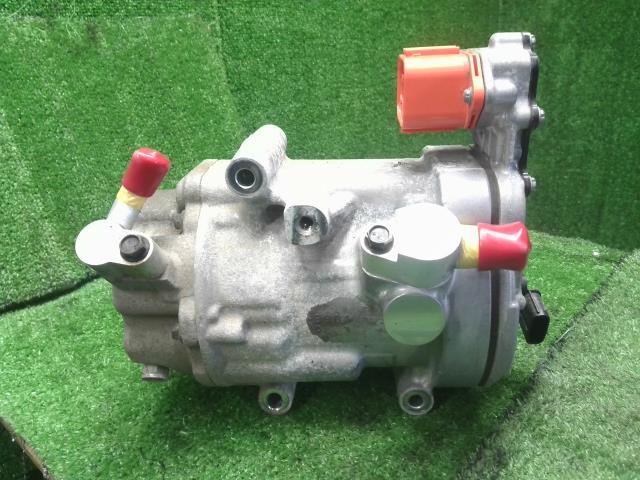 リーフ ZAA-ZE1 エアコンコンプレッサー　クーラー　AC 92600-4BC0A 自社品番250002