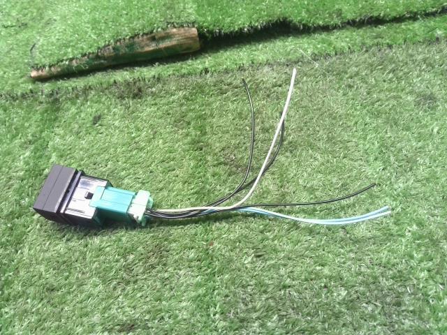 リーフ ZAA-ZE1　ソナースイッチ　カットハーネス付 25989-5SA0A 自社品番250002