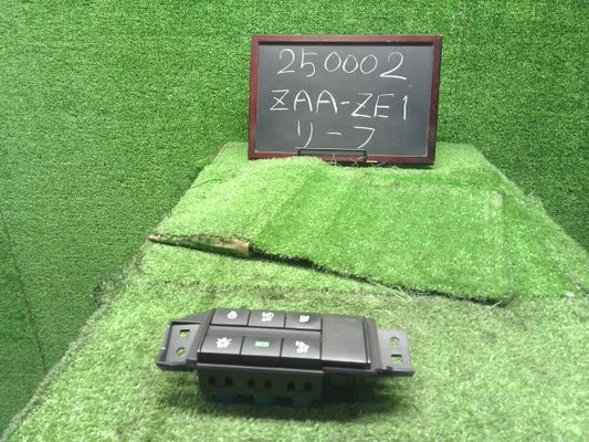 リーフ ZAA-ZE1 運転席スイッチパネル 25198-5SA0A 自社品番250002