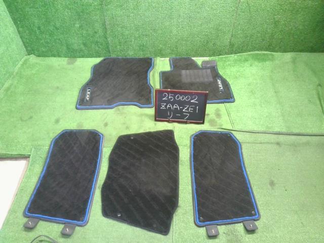 リーフ ZAA-ZE1 フロアマット  純正　1台分　ロゴ入　フロント　リア　左右　自社品番250002