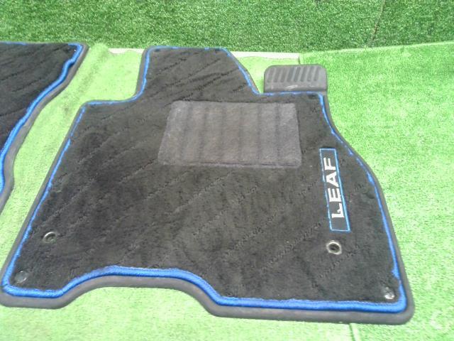 リーフ ZAA-ZE1 フロアマット  純正　1台分　ロゴ入　フロント　リア　左右　自社品番250002