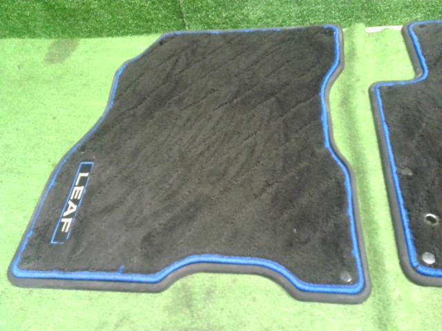 リーフ ZAA-ZE1 フロアマット  純正　1台分　ロゴ入　フロント　リア　左右　自社品番250002