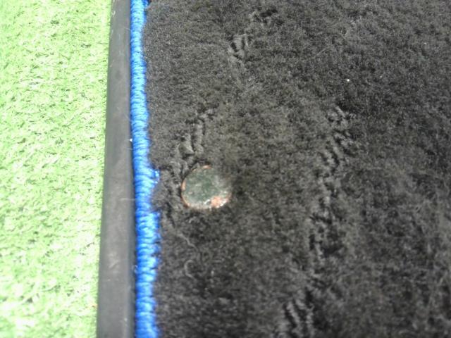 リーフ ZAA-ZE1 フロアマット  純正　1台分　ロゴ入　フロント　リア　左右　自社品番250002