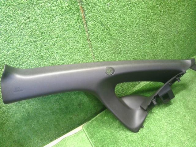 リーフ ZAA-ZE1 Aピラートリム左右　運転席側　助手席側 76911-3NK0B 自社品番250002