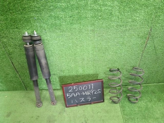 ハスラー 5AA-MR92S リアストラット　ショック　左右　スプリング　バネ 41810-59S10 自社品番250011