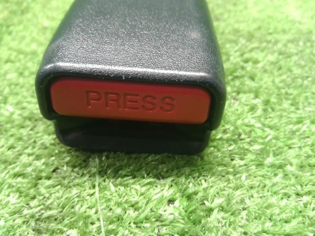 ハスラー 5AA-MR92S ドライバーシートベルトキャッチ　運転席側　右フロントシートベルトバックル 84910-81P10 自社品番250011