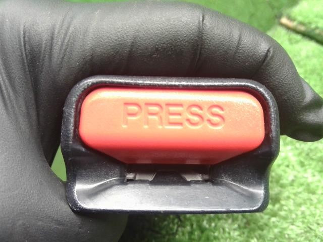 ハスラー 5AA-MR92S ドライバーシートベルトキャッチ　運転席側　右フロントシートベルトバックル 84910-81P10 自社品番250011