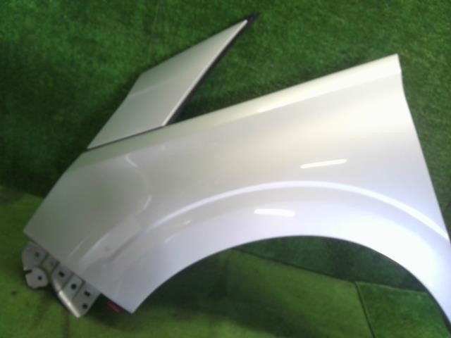セレナ DAA-GNC27 左フロントフェンダー　助手席側　左Fフェンダー　色:K23　F3101-5TAMA 自社品番250012