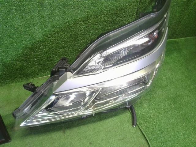 セレナ DAA-GNC27 左 助手席側 ヘッドランプ　ヘッドライト　コイト212-23720 26060-5TA0C 自社品番250012