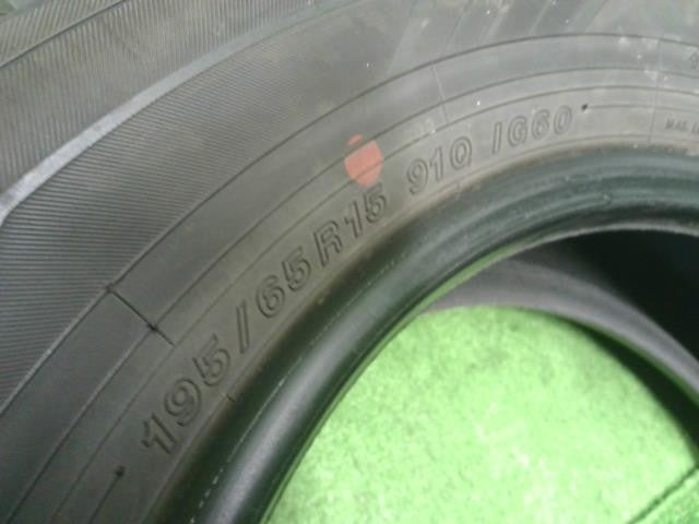 中古 ヨコハマ タイヤ　スタッドレスタイヤ　4本セット　195/65R15　15インチ セレナ　自社品番250012
