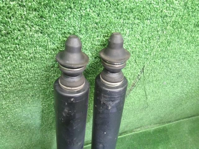 セレナ DAA-GNC27 リアストラット ショック アブソーバーセット KYB　56210 5TB4B　E6210-5TB2B 自社品番250012