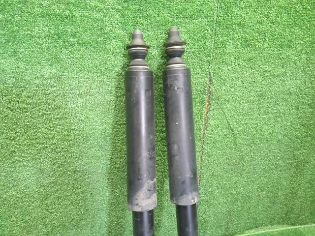 セレナ DAA-GNC27 リアストラット ショック アブソーバーセット KYB　56210 5TB4B　E6210-5TB2B 自社品番250012