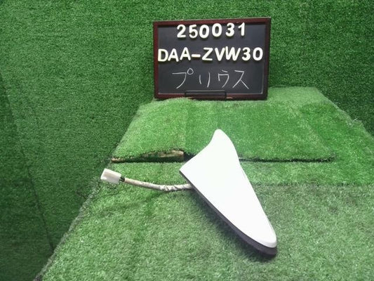 プリウス DAA-ZVW30 純正　ルーフアンテナ　シャークアンテナ 86300-47051 自社品番250031