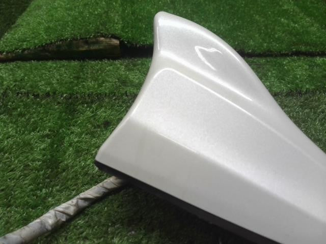 プリウス DAA-ZVW30 純正　ルーフアンテナ　シャークアンテナ 86300-47051 自社品番250031