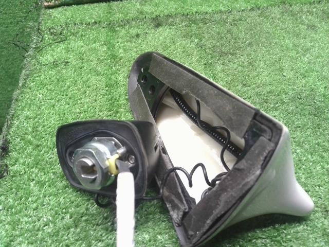 プリウス DAA-ZVW30 純正　ルーフアンテナ　シャークアンテナ 86300-47051 自社品番250031