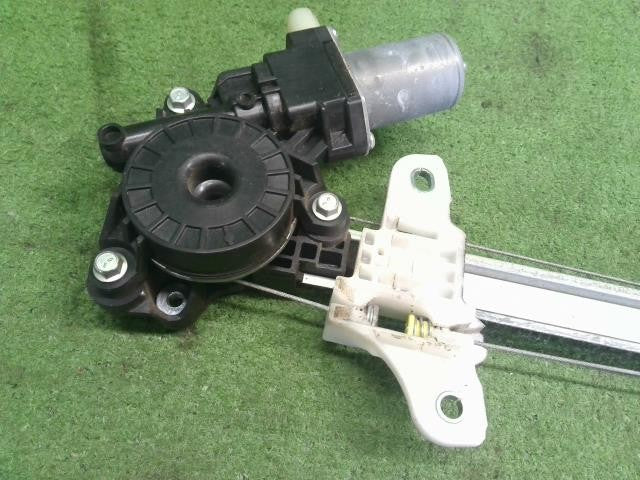 エブリィ EBD-DA17V 左リアドアレギュレーターモーター 83502-64P11 自社品番250034