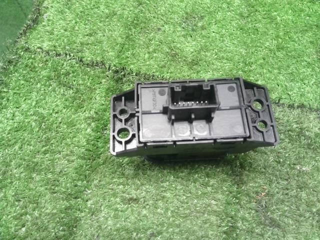 6AA-P15 キックス パーキングスイッチ 25175-6CA0A 自社品番250038