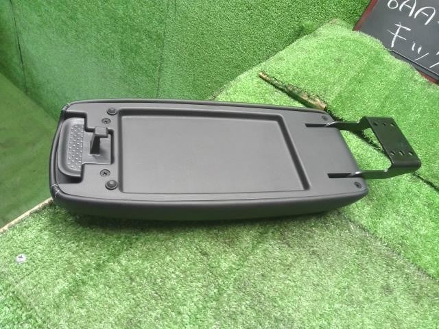 6AA-P15 キックス コンソールボックス肘掛け部 フタ アームレスト 自社品番250038