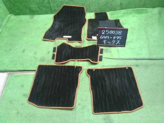 6AA-P15 キックス フロアマット 純正 1台分 フロント リア 左右 運転席 助手席 ロゴ入 自社品番250038