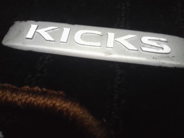 6AA-P15 キックス フロアマット 純正 1台分 フロント リア 左右 運転席 助手席 ロゴ入 自社品番250038