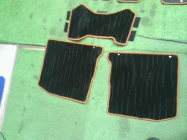 6AA-P15 キックス フロアマット 純正 1台分 フロント リア 左右 運転席 助手席 ロゴ入 自社品番250038