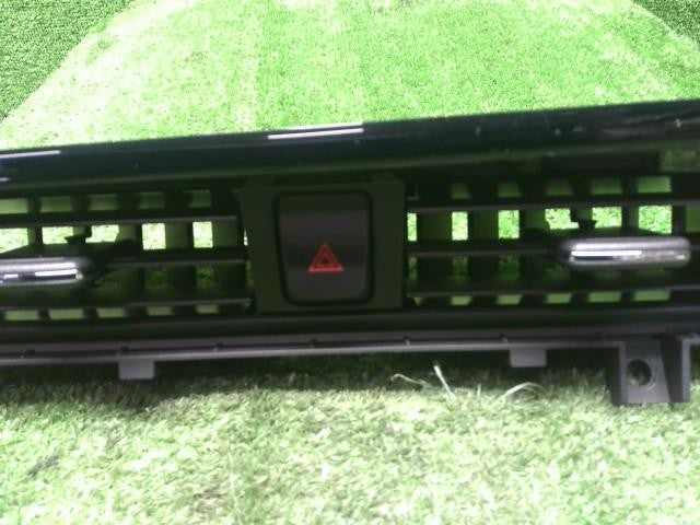 6AA-P15 キックス センターエアコン吹出口 AC吹き出し口 ハザードスイッチ 自社品番250038