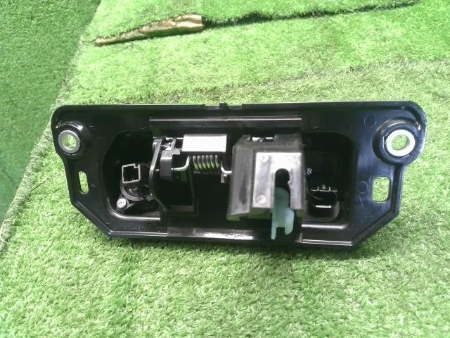 タント DBA-LA610S バックドア　リアゲート　アウターハンドル カメラ付き　69023-B2081 自社品番250039