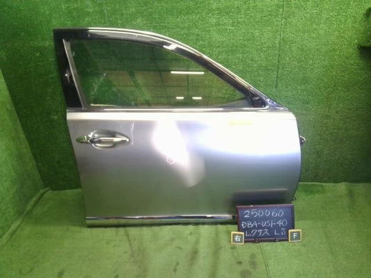 レクサス LS460 後期 DBA-USF40 右フロントドア　運転席側　 67001-50082 自社品番250060　色1J7