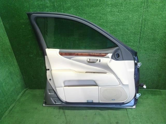 レクサス LS460 後期 DBA-USF40 左フロントドア　助手席側 67002-50082 自社品番250060　色1J7