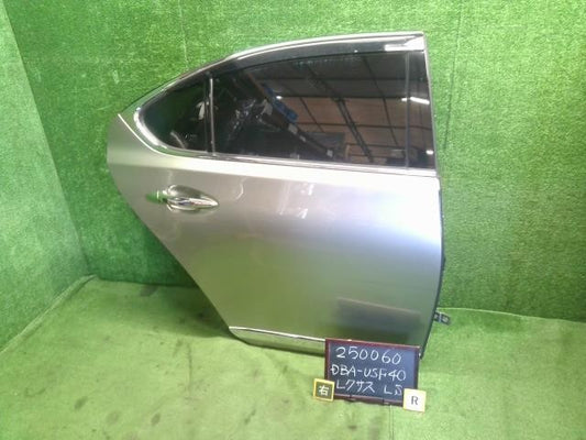 レクサス LS460 後期 DBA-USF40 右リアドア　運転席側後ろ　 67003-50060 自社品番250060　色1J7