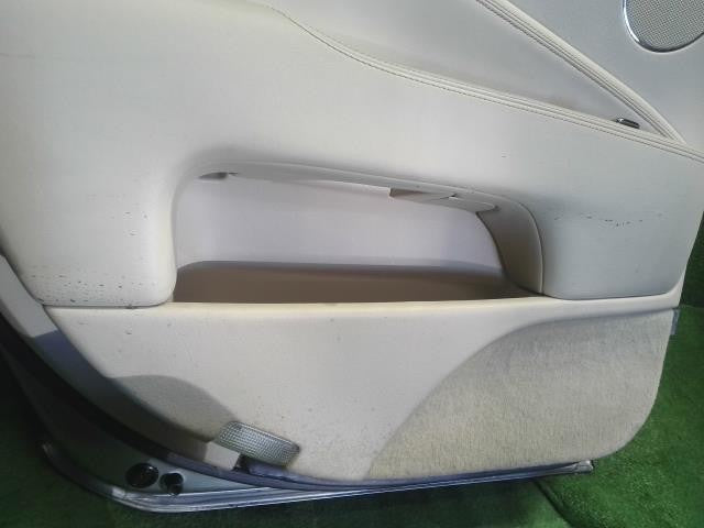 レクサス LS460 後期 DBA-USF40 左リアドア　助手席側後ろ 67004-50060 自社品番250060　色1J7