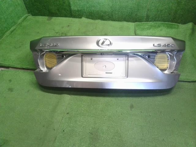 レクサス LS460 後期 DBA-USF40 トランクリッド 64401-50340 自社品番250060　色1J7
