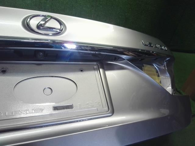レクサス LS460 後期 DBA-USF40 トランクリッド 64401-50340 自社品番250060　色1J7