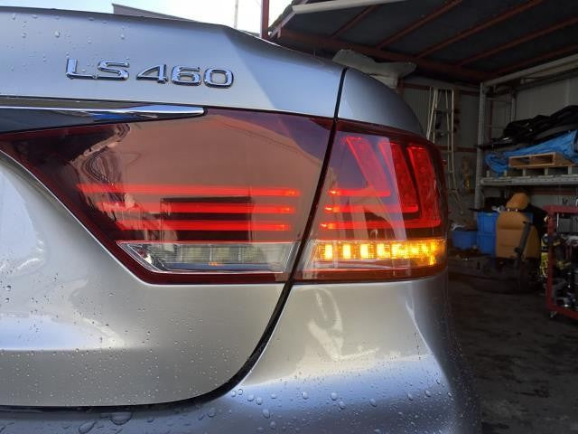 レクサス LS460 後期 DBA-USF40 右テールランプ 右テールライト　フィニッシャ　内側　LED　コイト50-127　81581-50210 自社品番250060