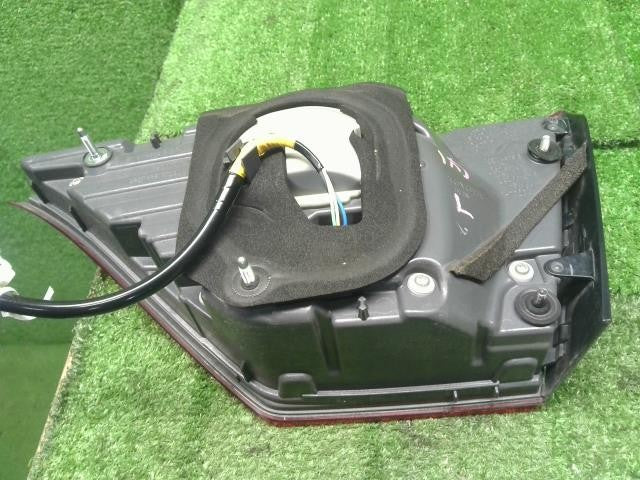 レクサス LS460 後期 DBA-USF40 左テールランプ 左テールライト　フィニッシャ　内側　LED　コイト50-127　81591-50210 自社品番250060