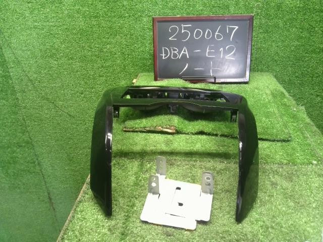 ノート DBA-E12 クラスターパネル オーディオパネル　ナビパネル 後期用　ステー付　68260-5WK0B 自社品番250067