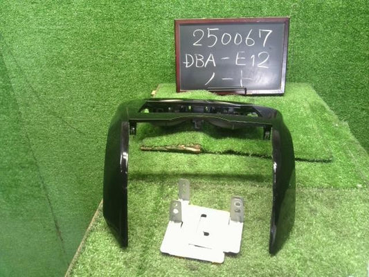 ノート DBA-E12 クラスターパネル オーディオパネル　ナビパネル 後期用　ステー付　68260-5WK0B 自社品番250067
