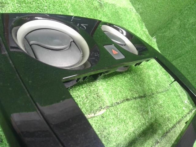 ノート DBA-E12 クラスターパネル オーディオパネル　ナビパネル 後期用　ステー付　68260-5WK0B 自社品番250067