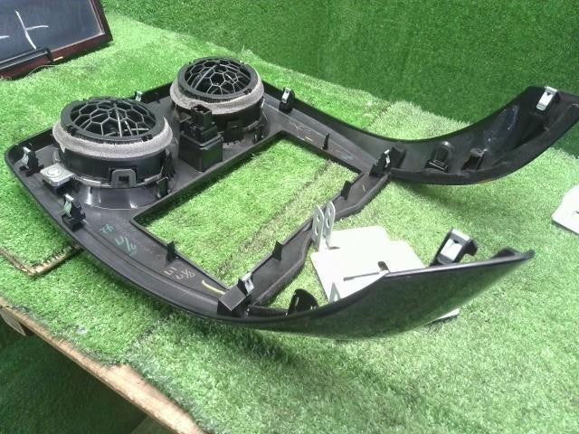 ノート DBA-E12 クラスターパネル オーディオパネル　ナビパネル 後期用　ステー付　68260-5WK0B 自社品番250067