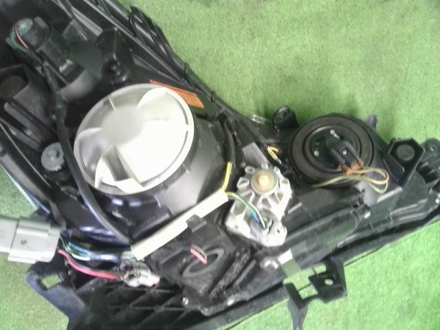 レガシィ DBA-BM9 左右 ヘッドランプ ヘッドライト 運転席 助手席 HID コイト100-20061　 84001AJ090 自社品番250071