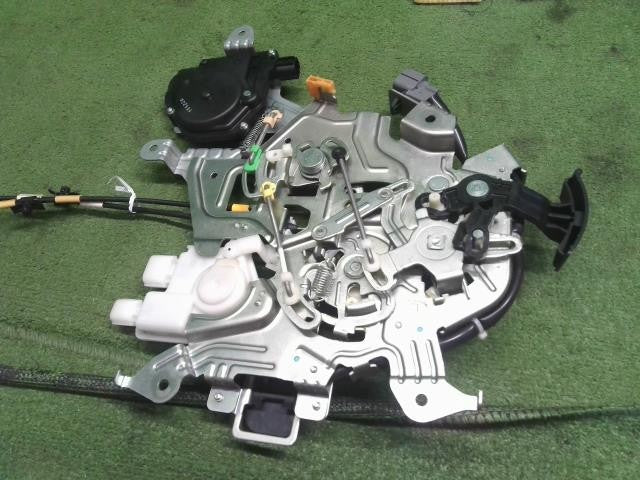 フリード DAA-GP3 左リアドアロックソレノイド 左Rドアロック 助手席側 72655-SYY-003 自社品番250073