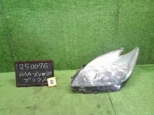 プリウス DAA-ZVW30 左ヘッドランプ　ヘッドライト　助手席側　コイト47-30　LED　 81185-47340 自社品番250076