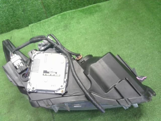 プリウス DAA-ZVW30 左ヘッドランプ　ヘッドライト　助手席側　コイト47-30　LED　 81185-47340 自社品番250076