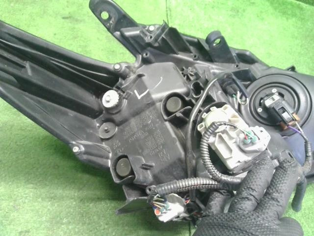 プリウス DAA-ZVW30 左ヘッドランプ　ヘッドライト　助手席側　コイト47-30　LED　 81185-47340 自社品番250076