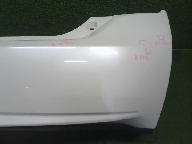 プリウス DAA-ZVW30 リアバンパー　 52159-47060-A1 自社品番250076 色:070