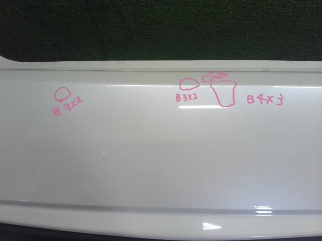 プリウス DAA-ZVW30 リアバンパー　 52159-47060-A1 自社品番250076 色:070