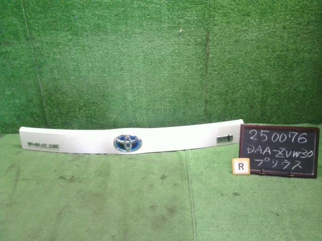 プリウス DAA-ZVW30 バックドアガーニッシュ　リクエストスイッチ付 76801-47070-A1 自社品番250076