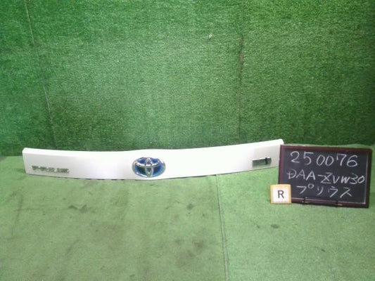 プリウス DAA-ZVW30 バックドアガーニッシュ　リクエストスイッチ付 76801-47070-A1 自社品番250076