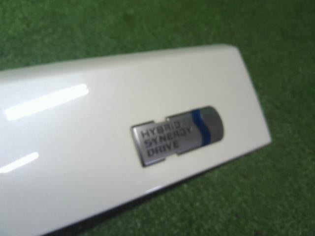 プリウス DAA-ZVW30 バックドアガーニッシュ　リクエストスイッチ付 76801-47070-A1 自社品番250076